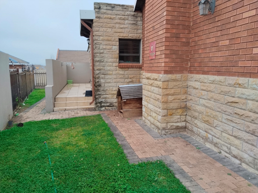 To Let 3 Bedroom Property for Rent in Hillside Free State